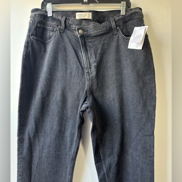 Abercrombie & Fitch women’s 90s Slim Straight Ultra High Rise Black Jean - Picture 9 of 10